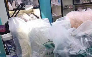 到干洗店進(jìn)行衣物干洗需要多少錢？